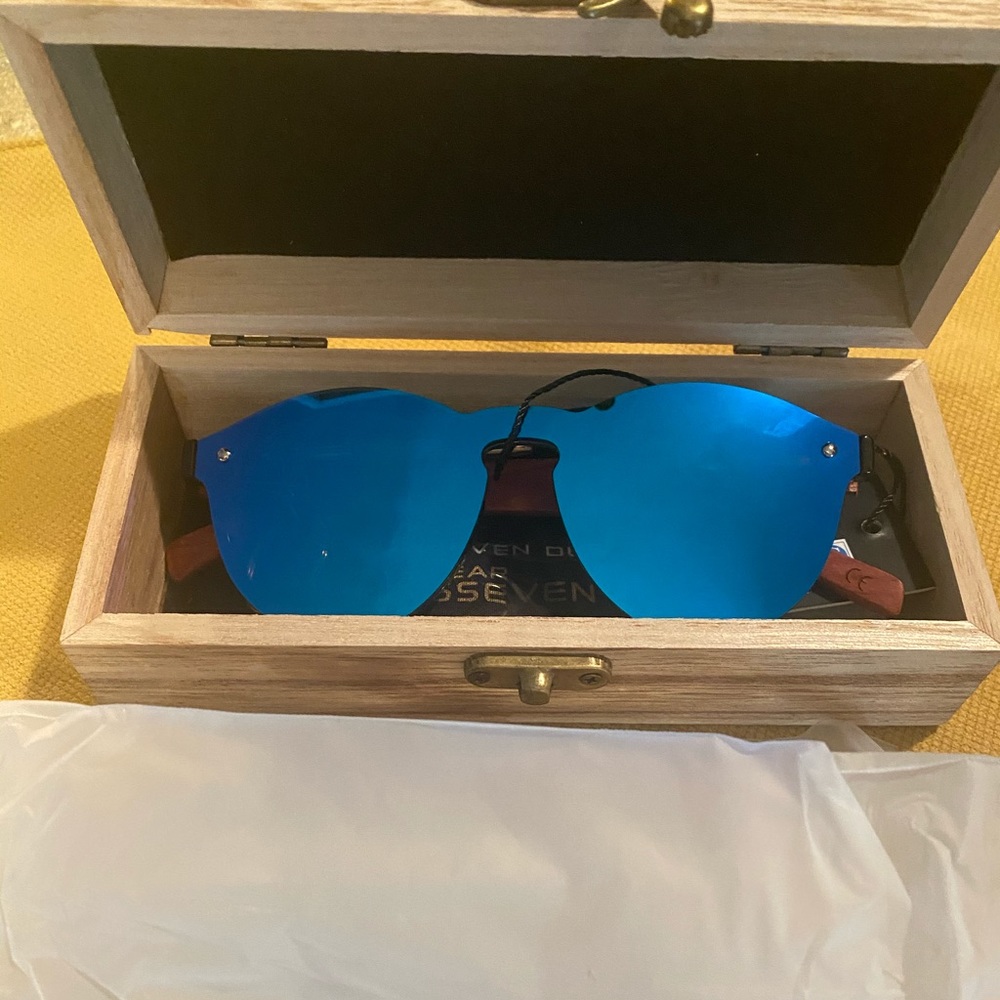 POLICE QUAZAR BLUE RIMLESS SUNGLASSES NEW BOX!!